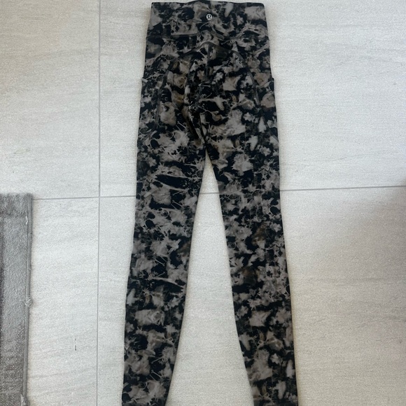 LULULEMON PRINTED LEGGINGS - Picture 2 of 2